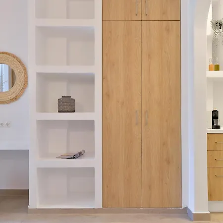 Niriis Family Eukrate & Thoe شقة