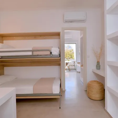 Niriis Family Eukrate & Thoe شقة