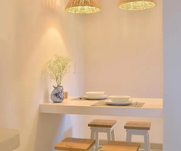 Niriis Family Eukrate & Thoe Lejlighed