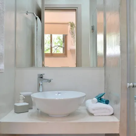 Niriis Family Eukrate & Thoe Lägenhet *