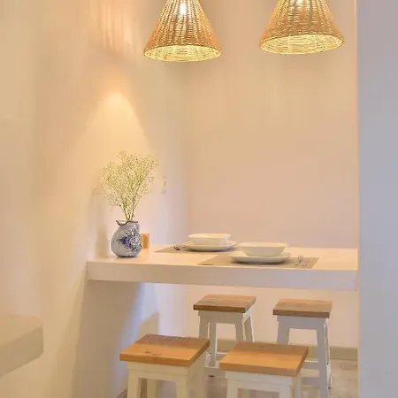 Niriis Family Eukrate & Thoe Apartman