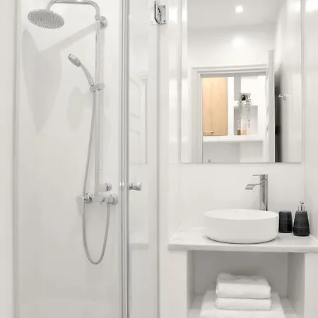 Niriis Family Eukrate & Thoe Apartman *